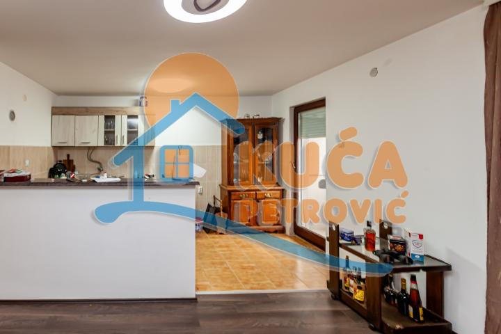 Luksuzna porodična kuća, 290m2, Ledena Stena