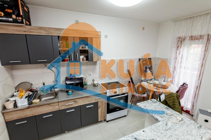 Luksuzna porodična kuća, 290m2, Ledena Stena