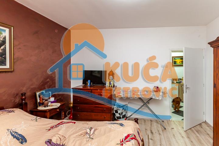 Luksuzna porodična kuća, 290m2, Ledena Stena