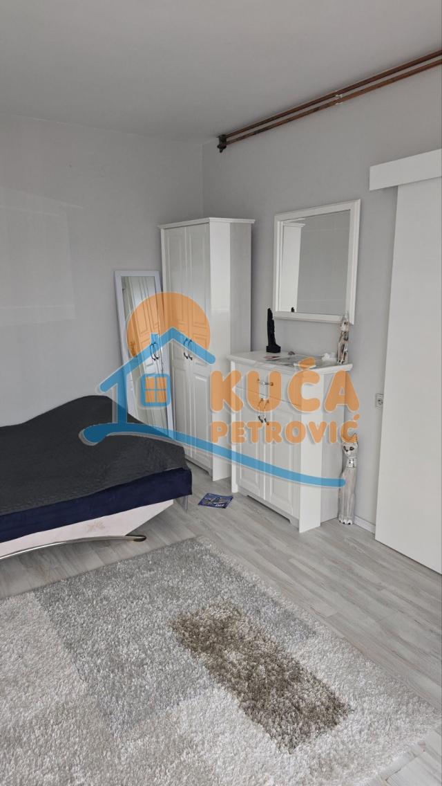 Izdaje se kuća u naselju Prosek, 75m2