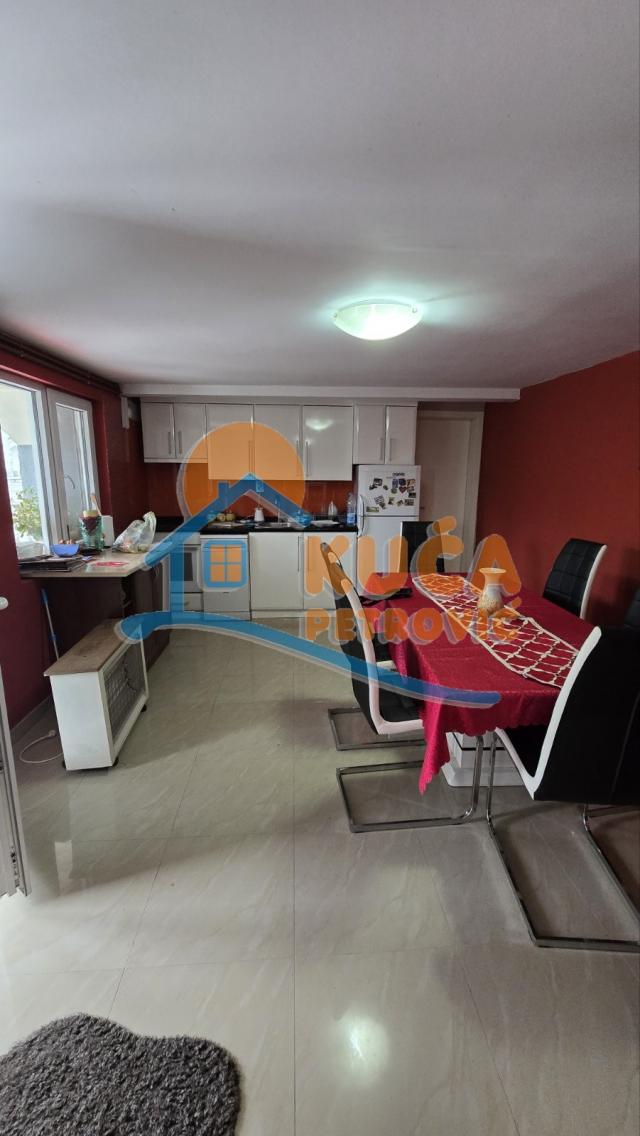 Izdaje se kuća u naselju Prosek, 75m2