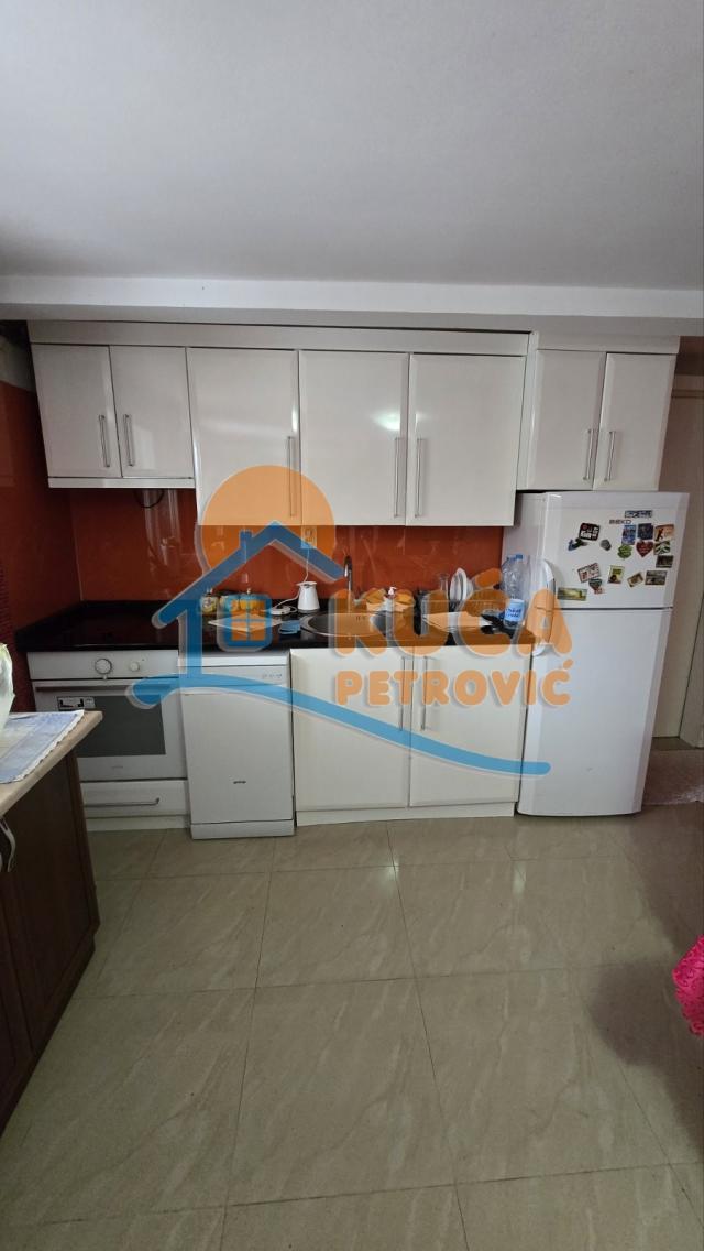 Izdaje se kuća u naselju Prosek, 75m2