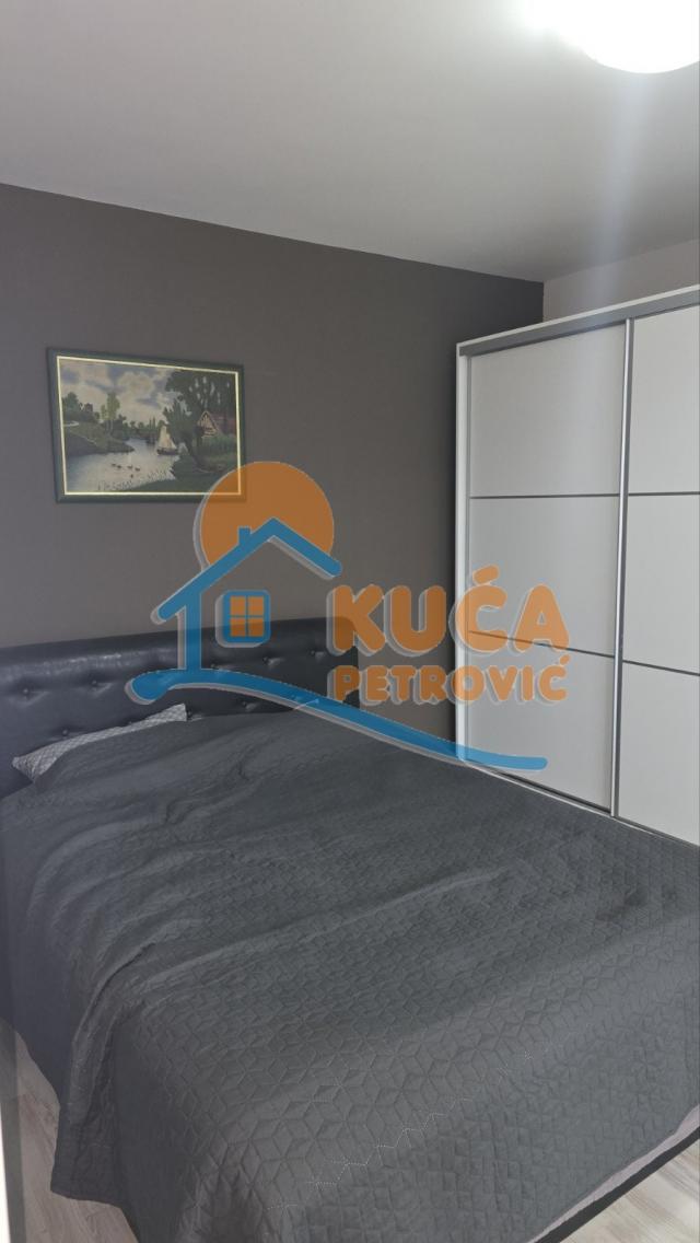 Izdaje se kuća u naselju Prosek, 75m2