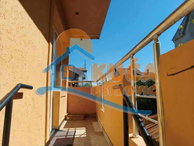 Izdaje se odlična kuća na Ledenoj steni, 250m2