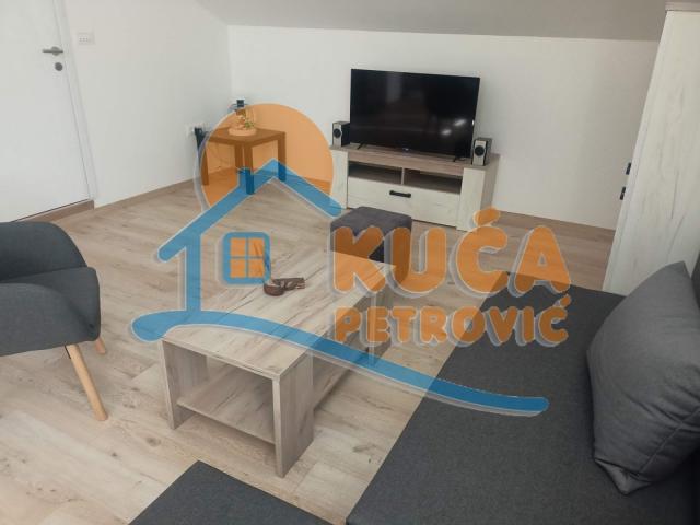 Izdaje se odlična kuća na Ledenoj steni, 250m2