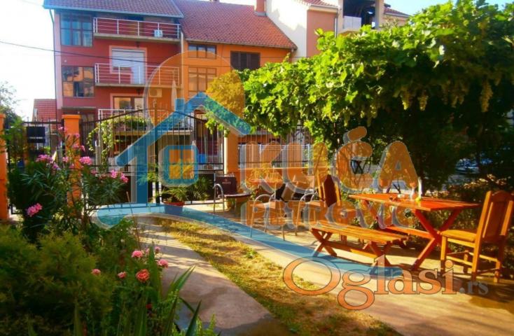 Izdaje se odlična kuća na Ledenoj steni, 250m2