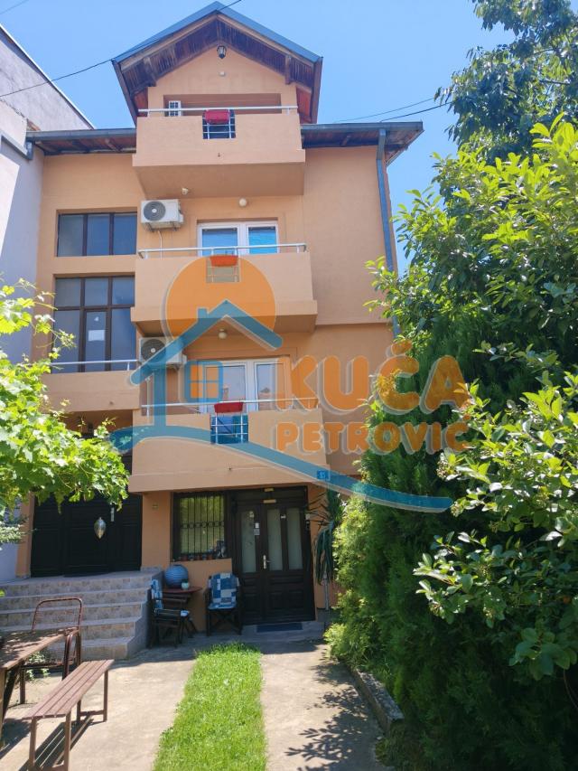 Izdaje se odlična kuća na Ledenoj steni, 250m2