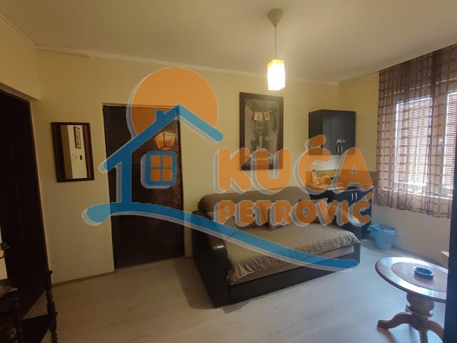 Izdaje se odlična kuća na Ledenoj steni, 250m2