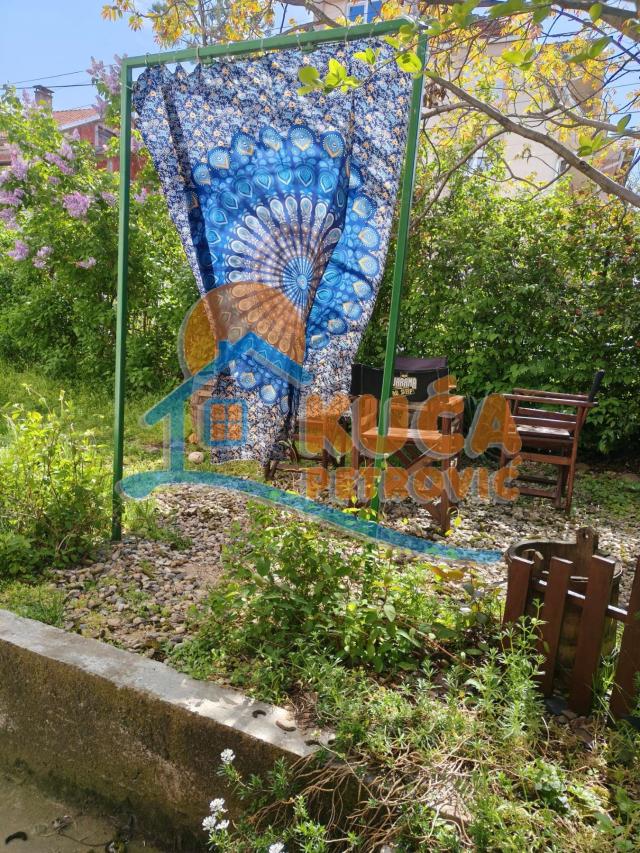 Izdaje se odlična kuća na Ledenoj steni, 250m2