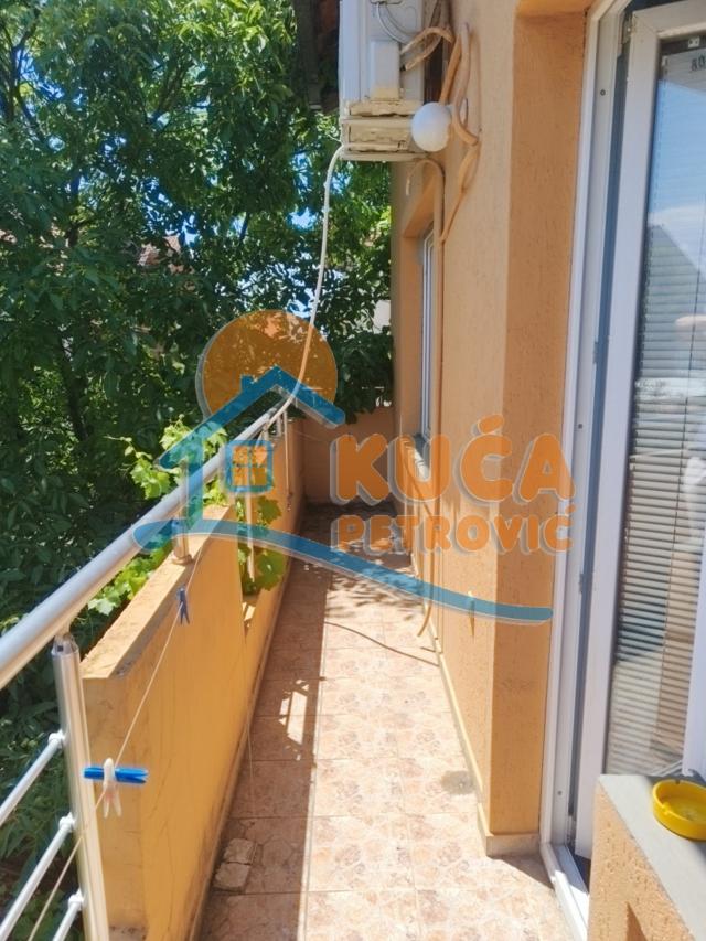 Izdaje se odlična kuća na Ledenoj steni, 250m2