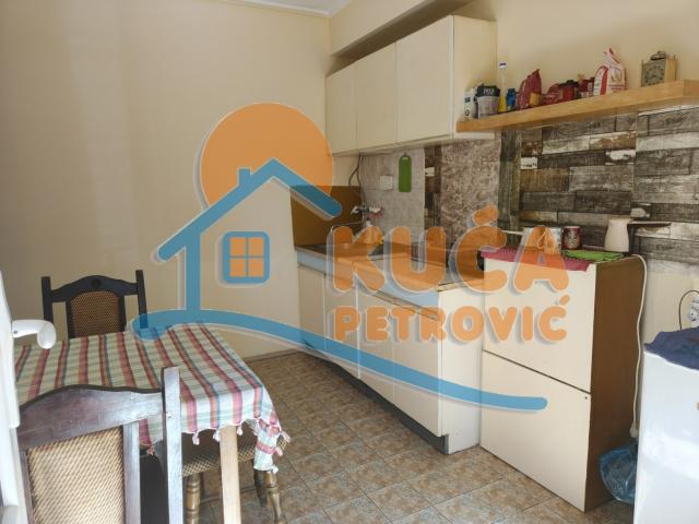 Izdaje se odlična kuća na Ledenoj steni, 250m2