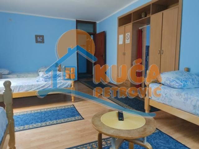 Izdaje se odlična kuća na Ledenoj steni, 250m2