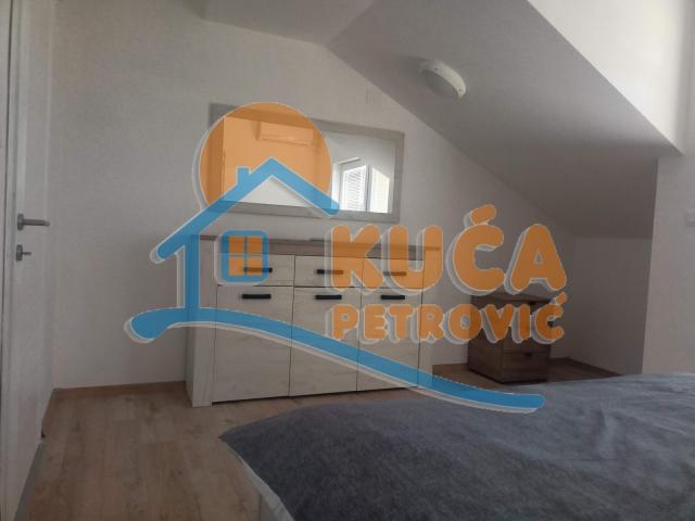 Izdaje se odlična kuća na Ledenoj steni, 250m2