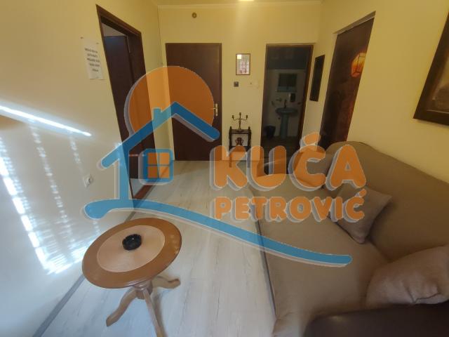Izdaje se odlična kuća na Ledenoj steni, 250m2