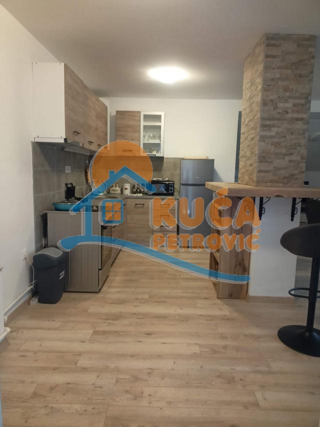 Izdaje se odlična kuća na Ledenoj steni, 250m2