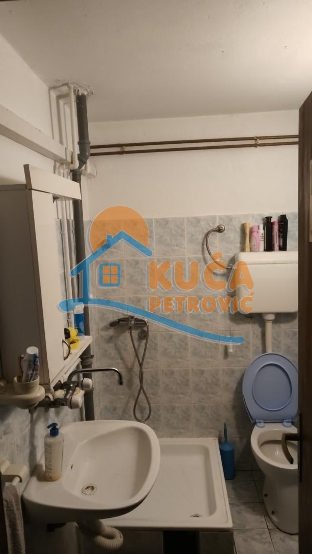 Izdaje se odlična kuća na Ledenoj steni, 250m2