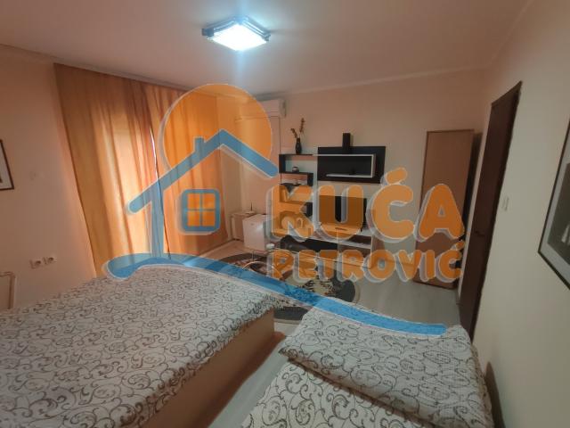 Izdaje se odlična kuća na Ledenoj steni, 250m2