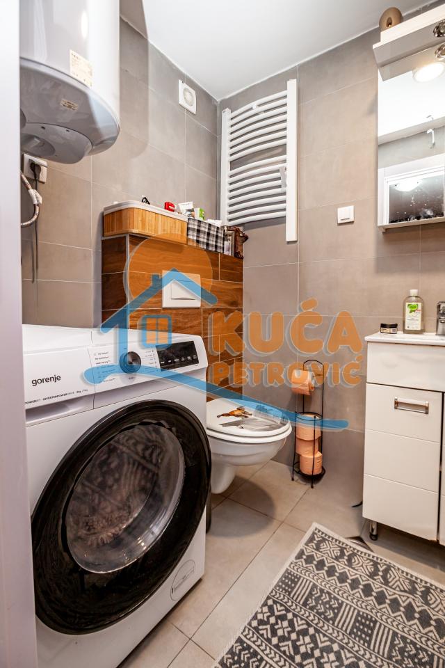 Odličan dvoiposoban stan   u Vagres kompleksu kod Pivare,  58m2, 3. sprat