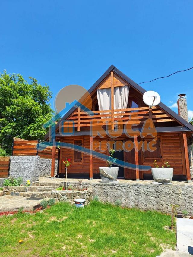 Izdaje se odlična kuća u Banji Topilo, 61m2