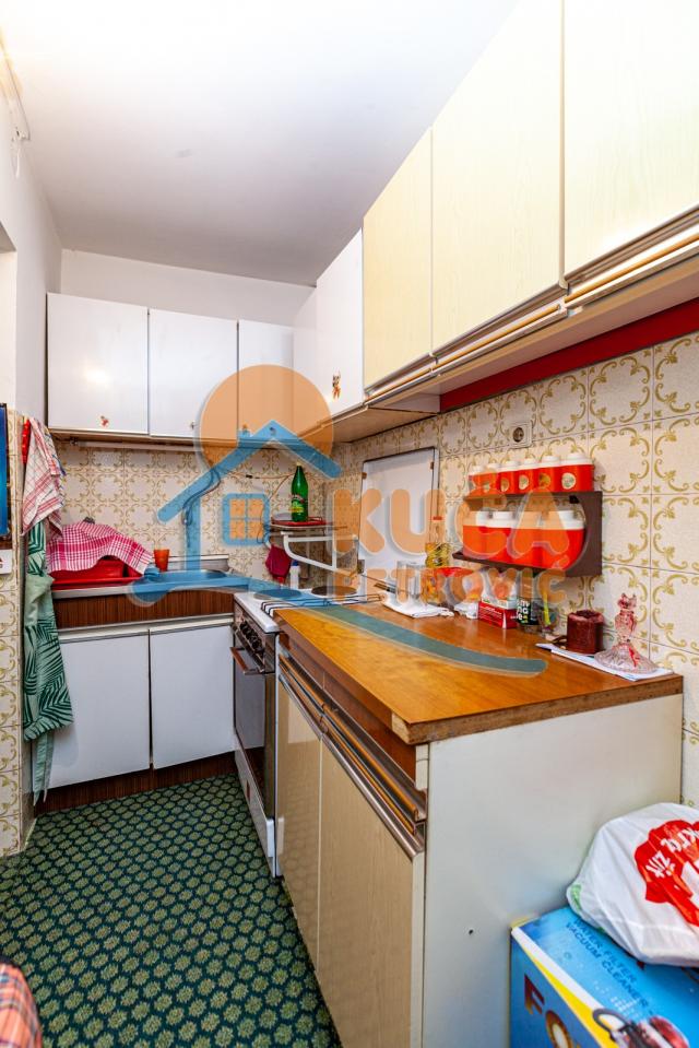 3.0. centar, stan u kući, 80m2