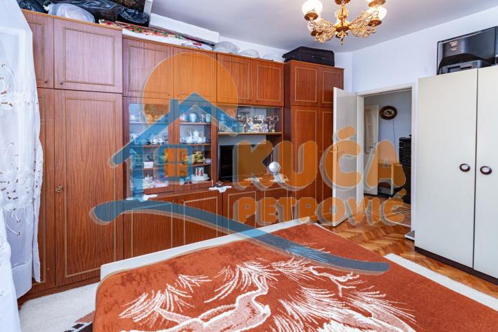 3.0. centar, stan u kući, 80m2