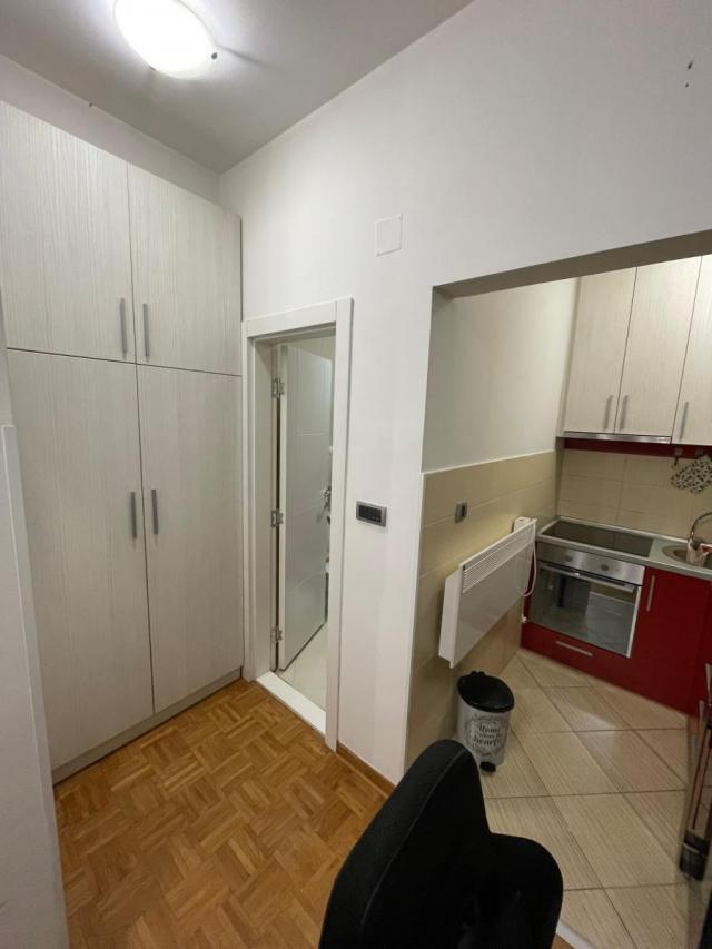 Garsonjera 22m Novi Sad Centar Jovana Subotića