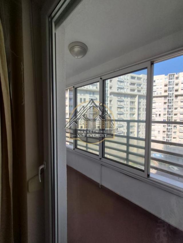 Uknjižen, trostrano orijentisan stan u Belville naselju, Novi Beograd