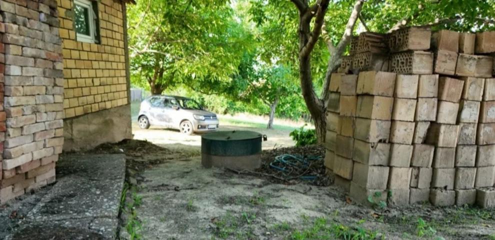 Plac Krcedin, put Janda 7700m2+materijal za izgradnju