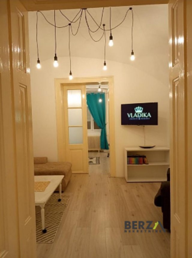 PRELEP DVORIŠNI DVOSOBAN PET FRIENDLY STAN U SAMOM CENTRU GRADA