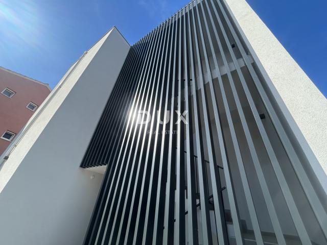 ŠIBENIK, VODICE – Stan u prizemlju sa 121 m² vrta, 2 parkinga, novogradnja