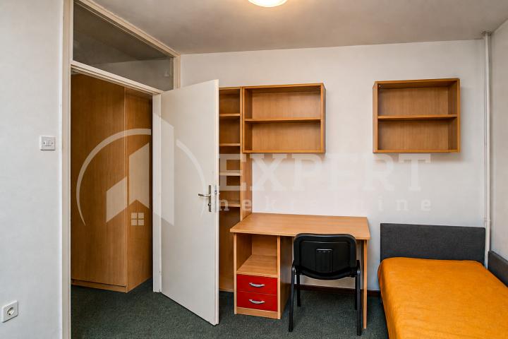 Dvosoban stan u Duvaništu, 7. sprat, lift, Cg