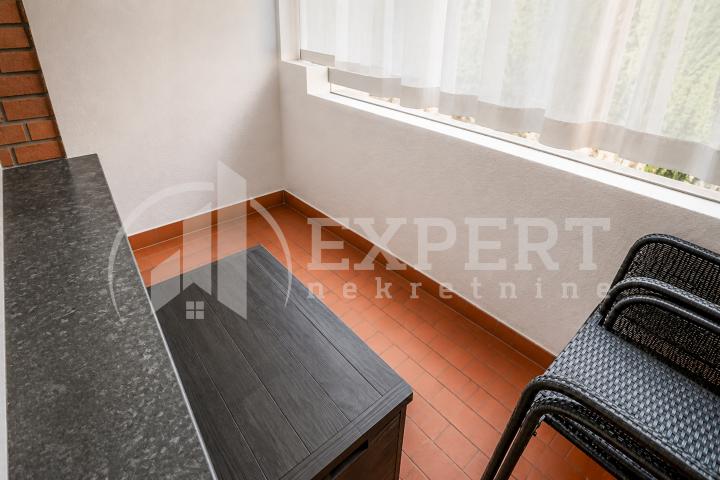 Dvosoban stan u Duvaništu, 7. sprat, lift, Cg