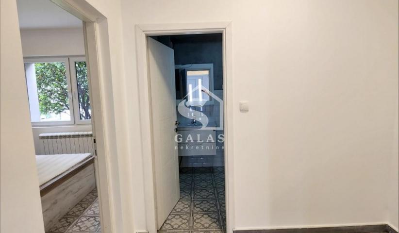 100m2 kuća + 60m2 magacin + dvorište