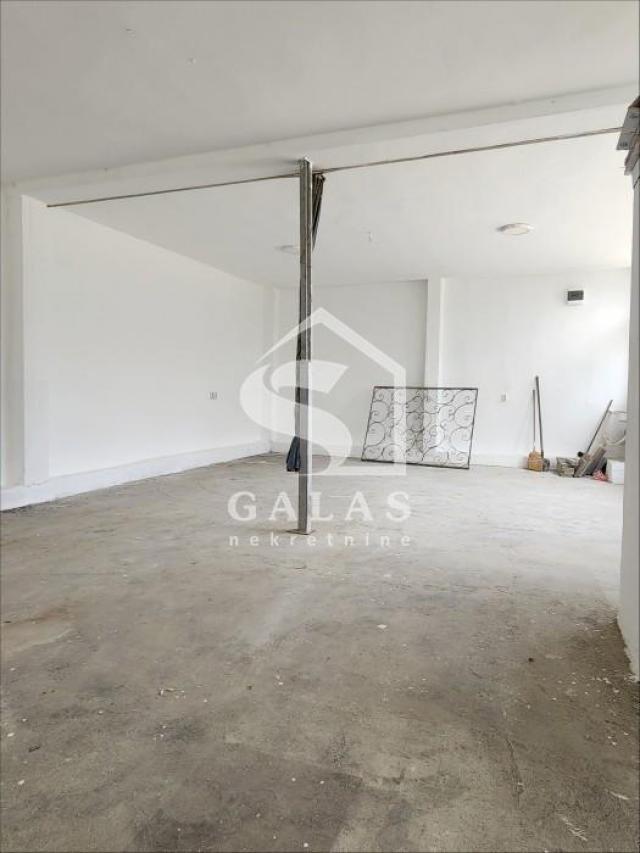 100m2 kuća + 60m2 magacin + dvorište