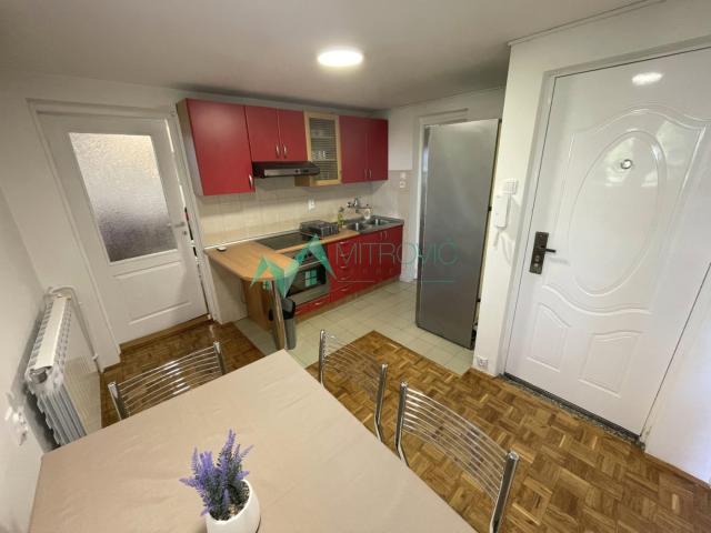 Izdavanje, Stan, 30m2 , Centar