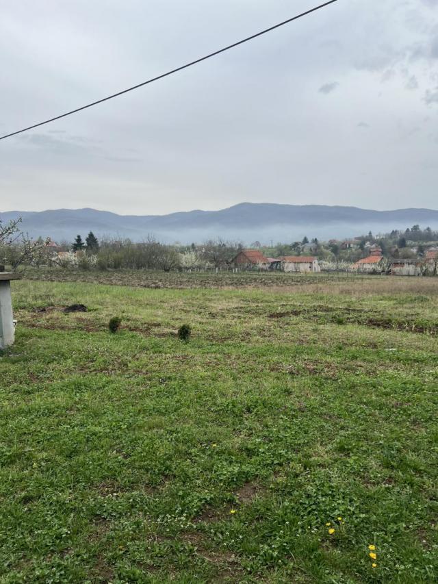 Prostrana dvospratna kuća  sa 30 ari placa