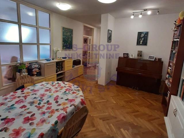 Savrsen trosoban stan- Grbavica