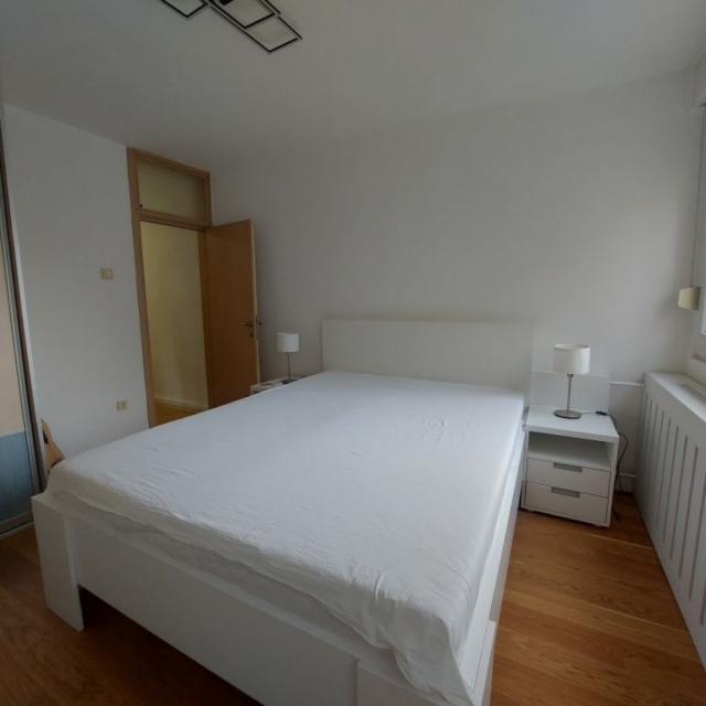 Novi Beograd - Blok 70 A - 3,0 s, 71 m2, renoviran, namešten stan