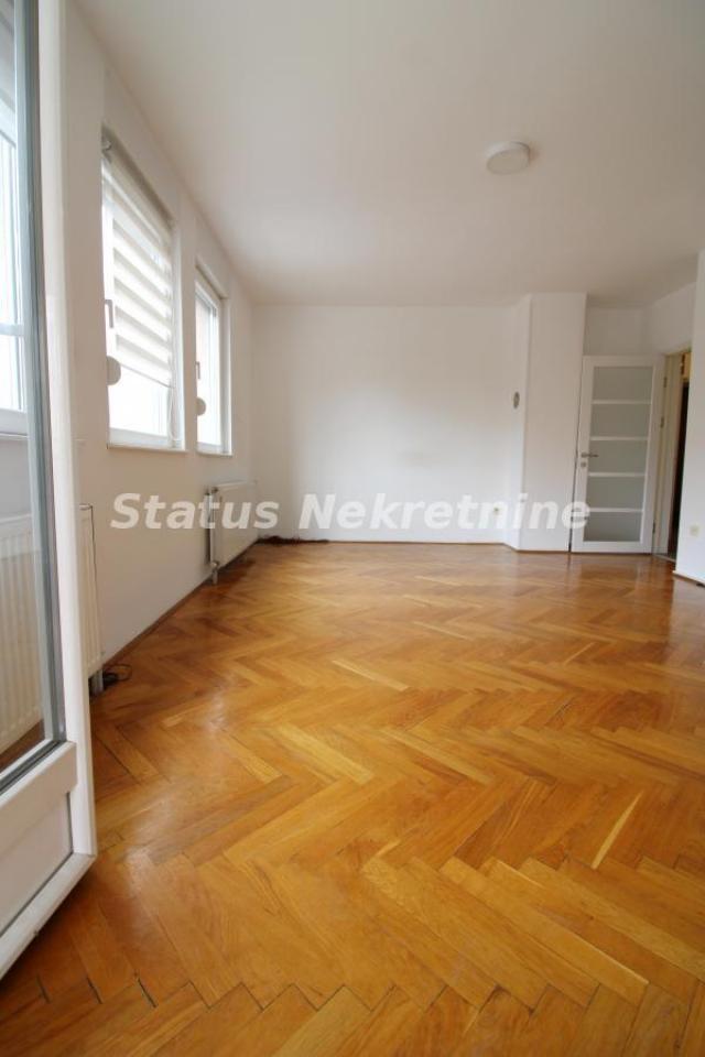 Bulevar-Uknjižen Troiposoban stan 83 m2 na Prvom Spratu Pogodan Za Kancelarije-065/385 8880