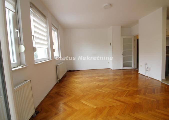 Bulevar-Uknjižen Troiposoban stan 83 m2 na Prvom Spratu Pogodan Za Kancelarije-065/385 8880