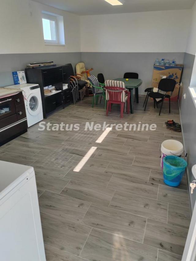 Rumenka-Poslovni Prostor 230m2+98m2 stambenog dela-pogodan za Servis ili Radionicu-065/385 8880