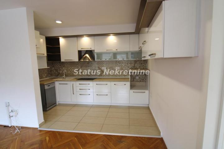 Bulevar-Uknjižen Troiposoban stan 83 m2 na Prvom Spratu Pogodan Za Kancelarije-065/385 8880