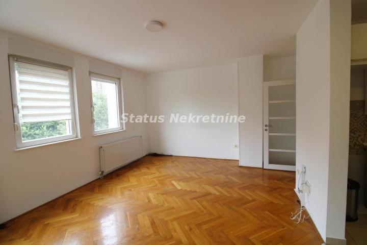 Bulevar-Uknjižen Troiposoban stan 83 m2 na Prvom Spratu Pogodan Za Kancelarije-065/385 8880