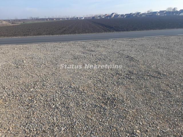 Rumenka-Plac 2300m2 pogodan za Parking Kamiona ili Stovarište Građevinskog Materijala-zakup 2000e-06