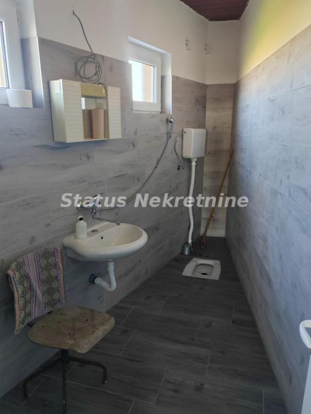 Rumenka-Poslovni Prostor 230m2+98m2 stambenog dela-pogodan za Servis ili Radionicu-065/385 8880