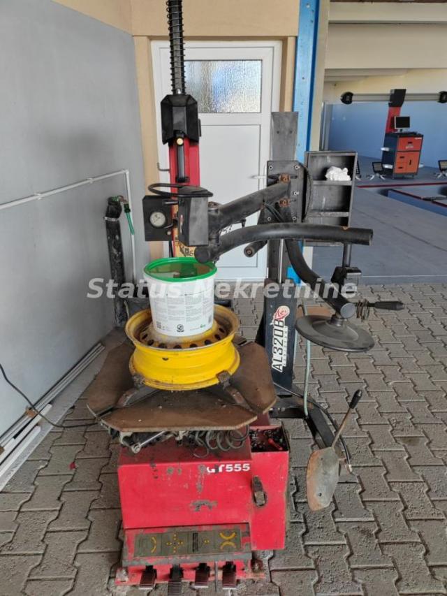 Rumenka-Poslovni Prostor 230m2+98m2 stambenog dela-pogodan za Servis ili Radionicu-065/385 8880