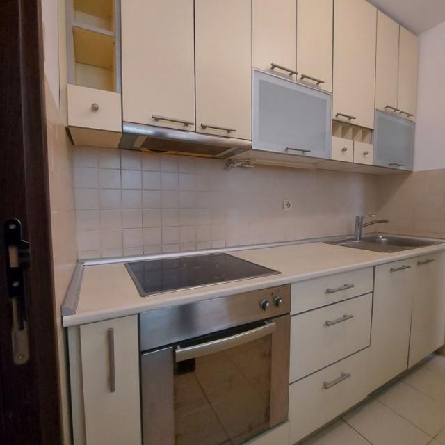 Novi Beograd - Blok 70 A - 3,0 s, 71 m2, renoviran, namešten stan