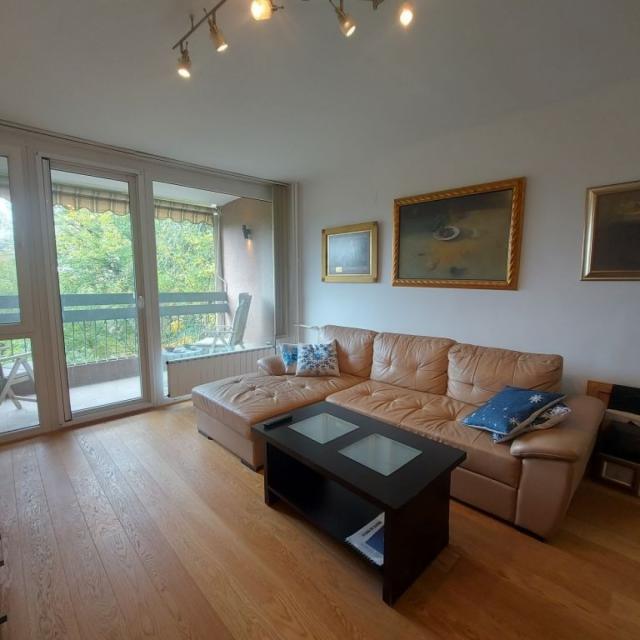 Novi Beograd - Blok 70 A - 3,0 s, 71 m2, renoviran, namešten stan