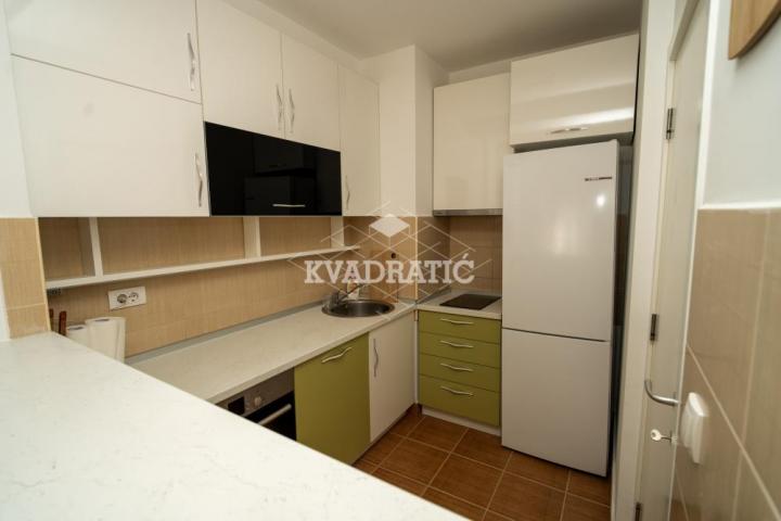 Extra stan 42m2, V,2.0, CG, nov nameštaj
