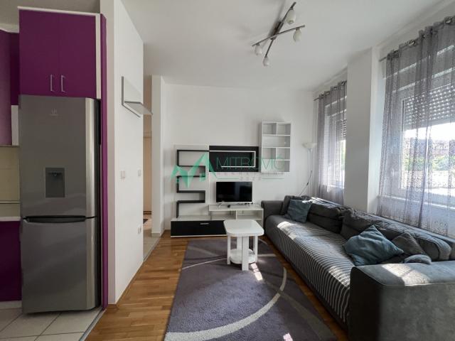 Izdavanje, Stan, 38m2 , Grbavica - Telep